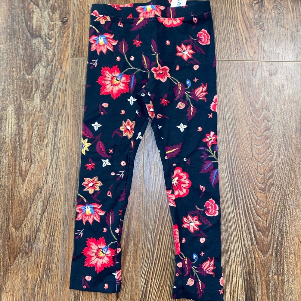 Navy colored leggings w floral print